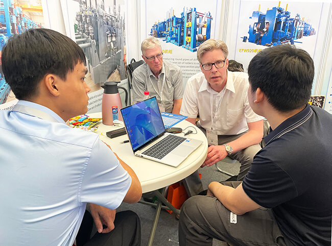 1687834254112427.jpg 3交談.jpg